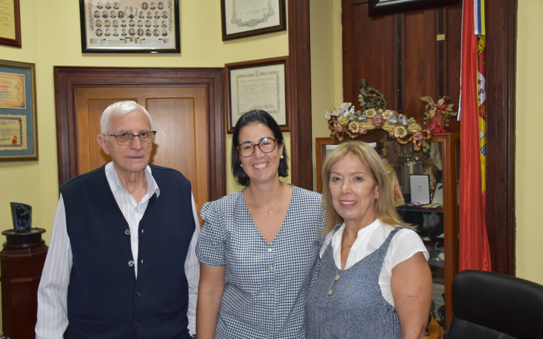 Visita de María Amador, Concejala del Ayuntamiento de Las Palmas de G.C.